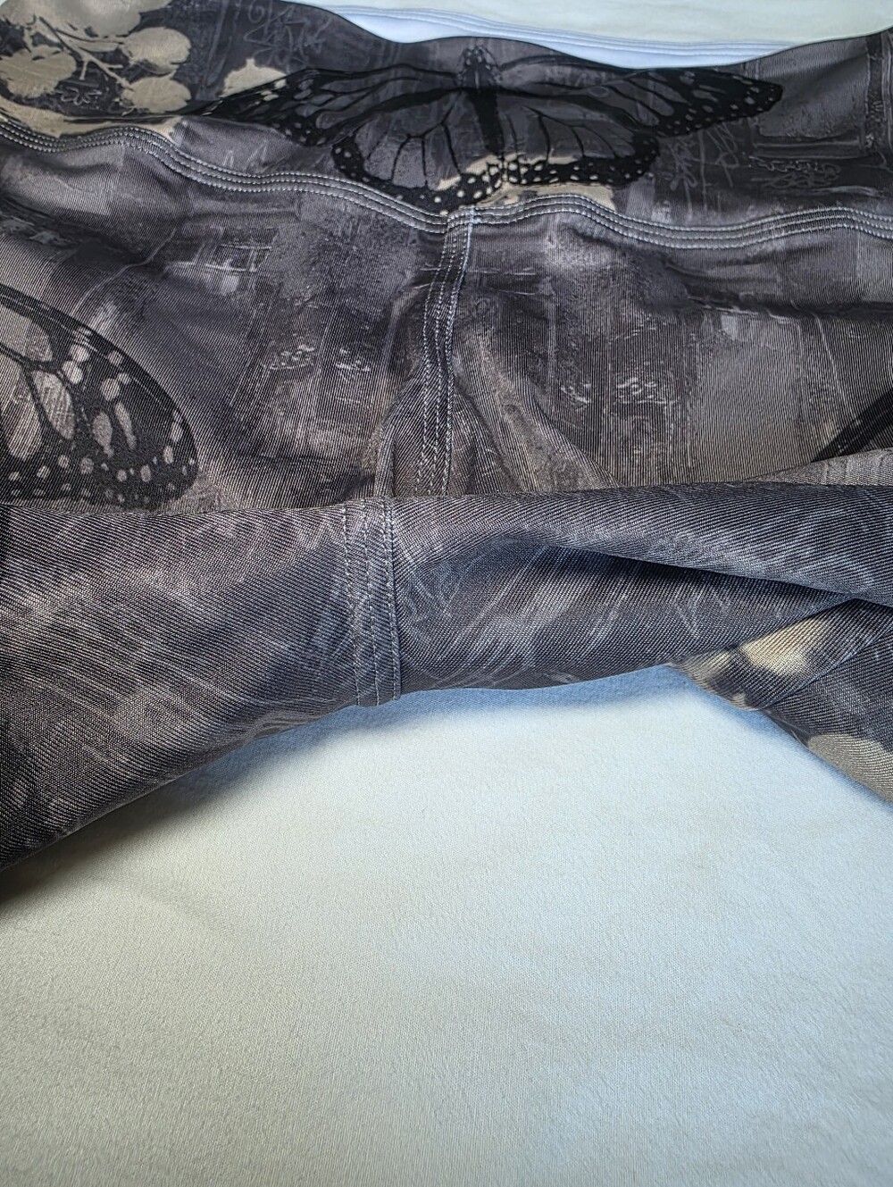 Inspire Gray Butterfly Print Womens Active Crop Leggings Size Large - Picture 3 of 9